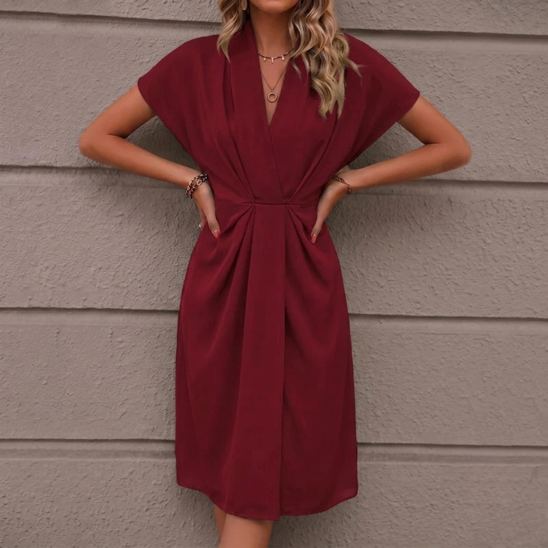 Vestito midi rosso con scollo a V e maniche corte a kimono