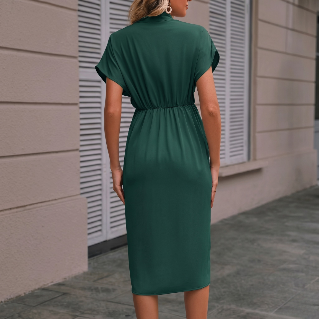 Retro del vestito midi verde scuro con vita elasticizzata e maniche corte