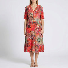 Vestito midi rosso a fantasia multicolore con scollo a V e bordo traforato