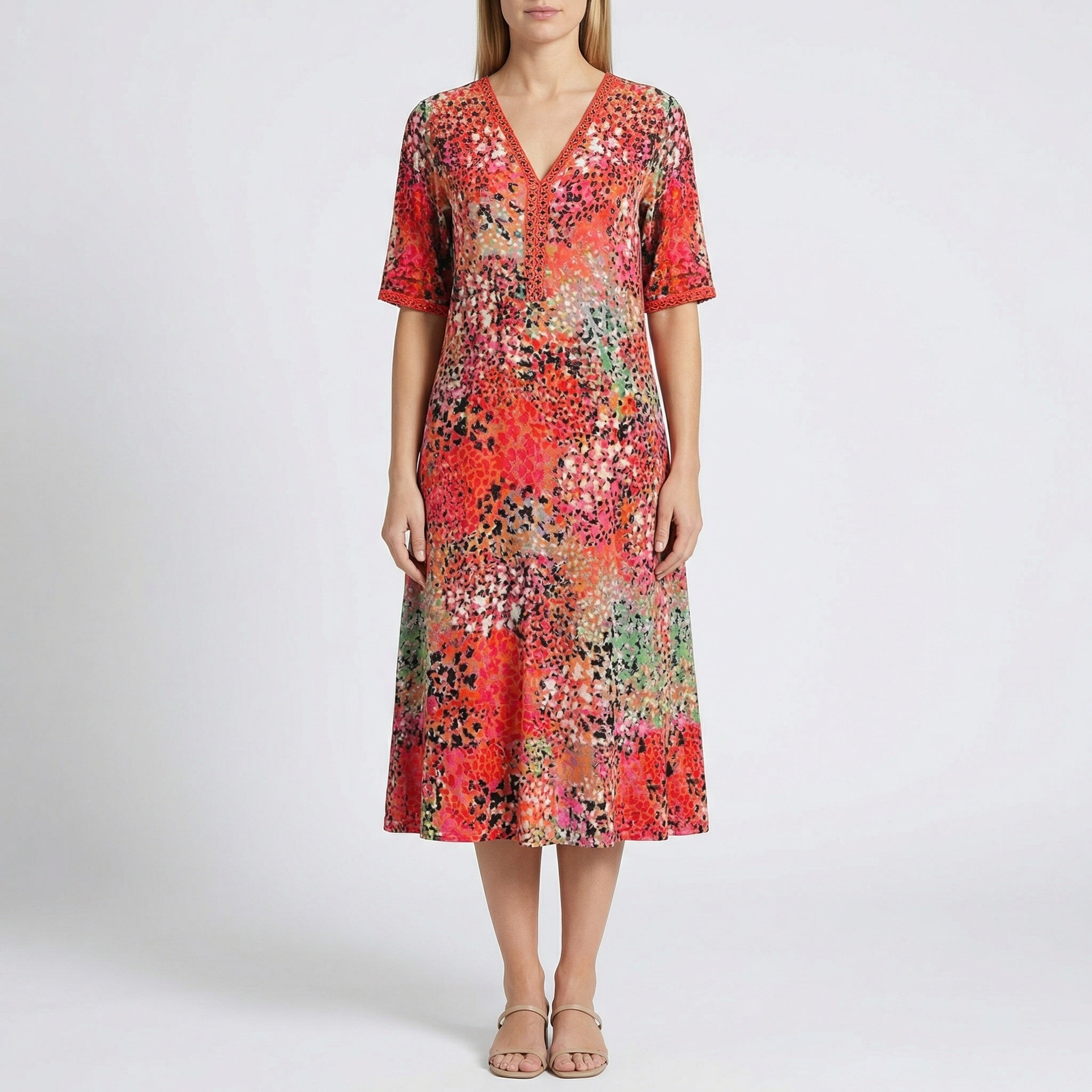 Vestito midi rosso a fantasia multicolore con scollo a V e bordo traforato